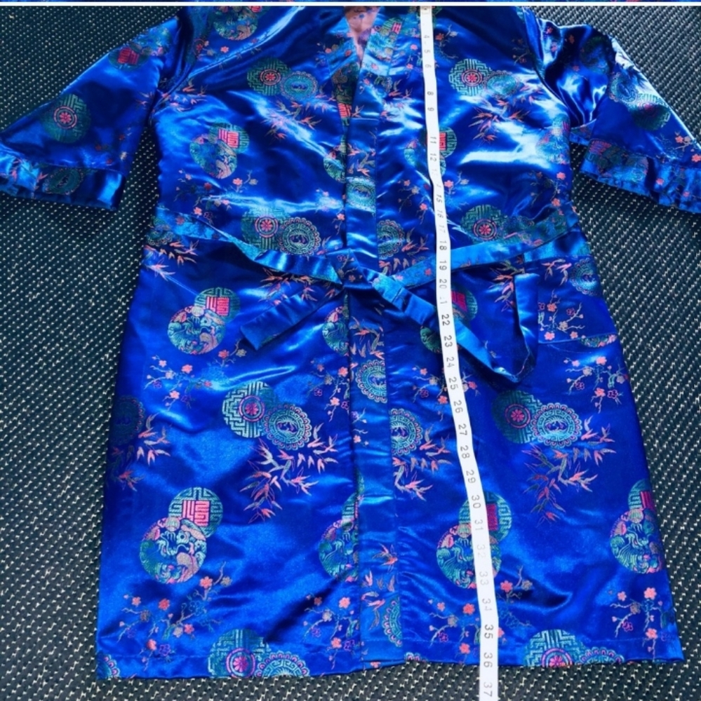 Vintage Satin Chinese Leisure Coat/Robe for Maxxin and Relaxxin - Picture 3 of 16